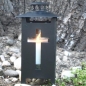 Preview: Kleine Grablaterne schwarz, Kreuz, Kerze. 16cm