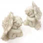 Preview: Grabengel Engelpaar hockend. 8 cm. 2 Modelle.