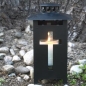 Preview: Kleine Grablaterne schwarz, Kreuz, Kerze. 16cm
