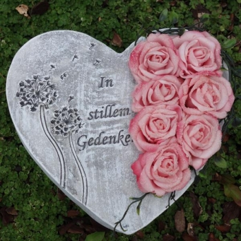 Grabherz In stillem Gedenken mit beeisten Rosen