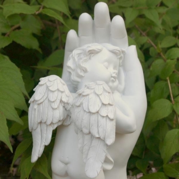 Engel Figur in schützender Hand rechts, Deko Engel, 24cm