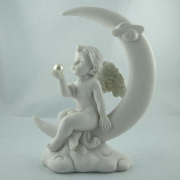 Engel Figur im Mond, Deko Engel mit Perle in der Hand