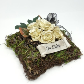 Gesteck mit Rosen, Schriftrolle