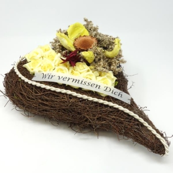 Herzgesteck Wir vermissen Dich, Foam Rosen und Trockenfloristik