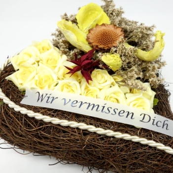 Herzgesteck Wir vermissen Dich, Foam Rosen und Trockenfloristik