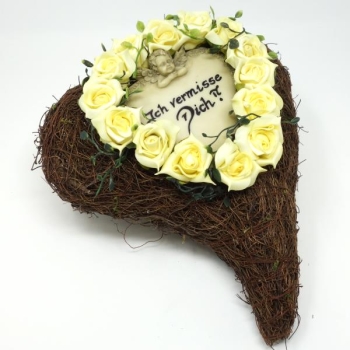 Grabgesteck mit künstlichen Rosen