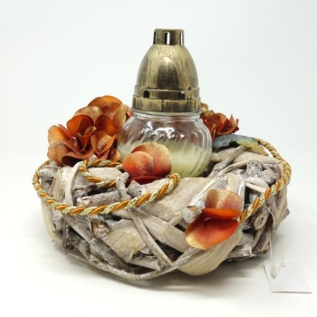 Verzierter Trauerkranz mit Licht