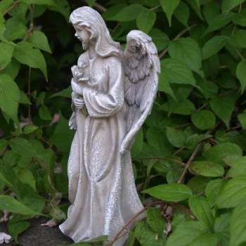 Grabengel Figur, Engel mit 3 Rosen in Hand. H 18cm