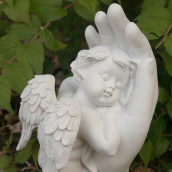 Engel Figur in schützender Hand rechts, Deko Engel, 24cm