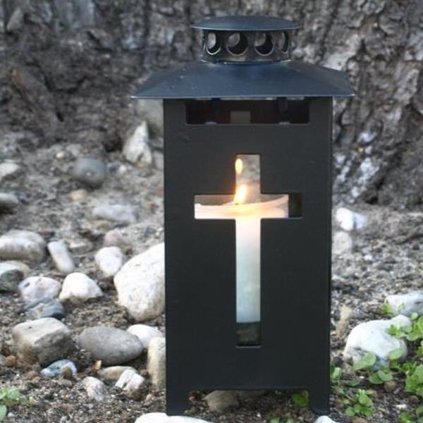 1 Stück inklusive Kerze Kerzenheber 16cm Kreuz Licht Grablaterne rost 