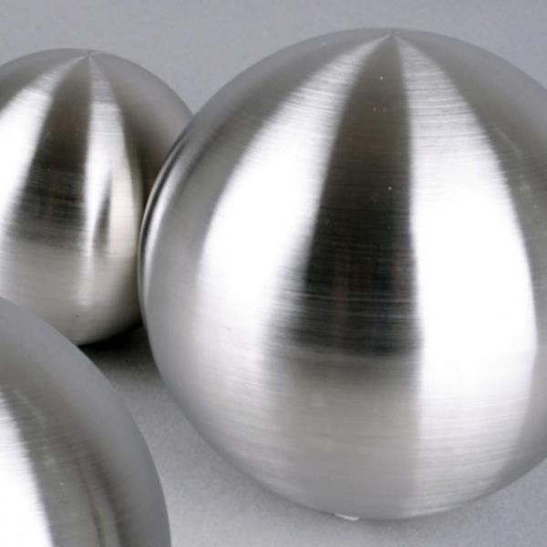 Edelstahl Kugel silber matt. 20 cm.