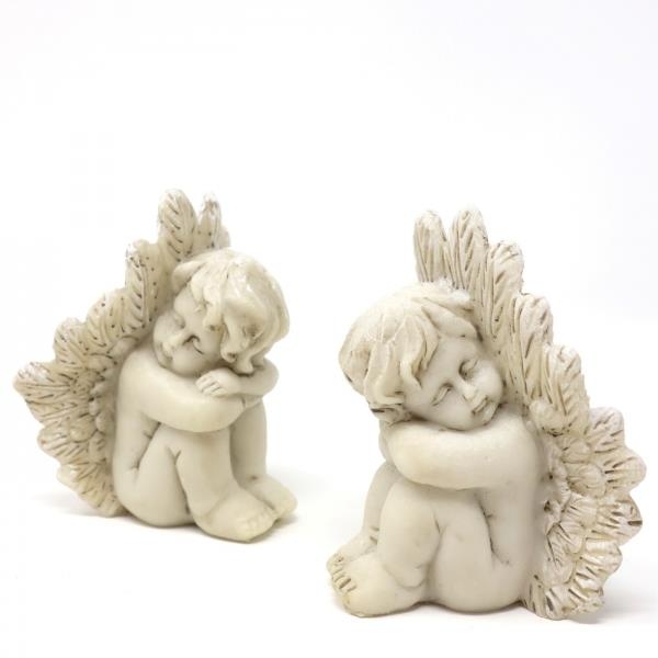 Grabengel Engelpaar hockend. 8 cm. 2 Modelle.