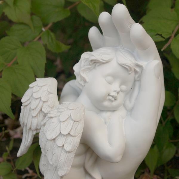 Engel Figur in schützender Hand rechts, Deko Engel, 24cm