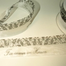 Trauerband schwarz weiß, mit Trauer Dekoration Inschrift