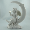 Engel Figur im Mond, Deko Engel mit Perle in der Hand