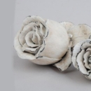 Grabgestaltung mit liegender Rose, Poly Rose knospig