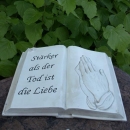 Inschrift mit betenden Händen