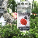 Grab Gedenkkerze Unvergessen mit Rose, Grablicht